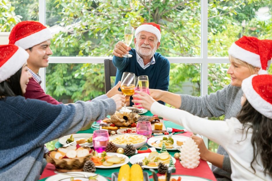 5 Activities to Celebrate Christmas with Your Senior Parents