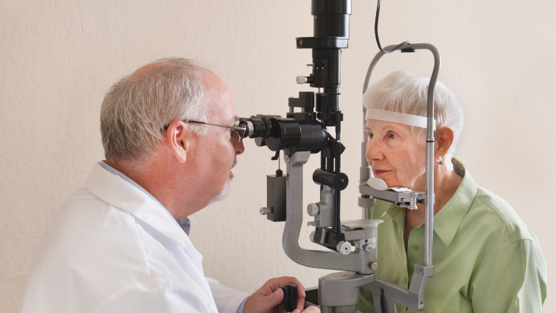 Common Eye Problems People Experience as They Age