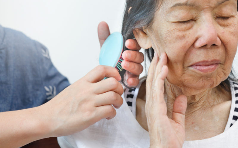 Personal Care and Grooming Tips for Alzheimer’s Caregivers